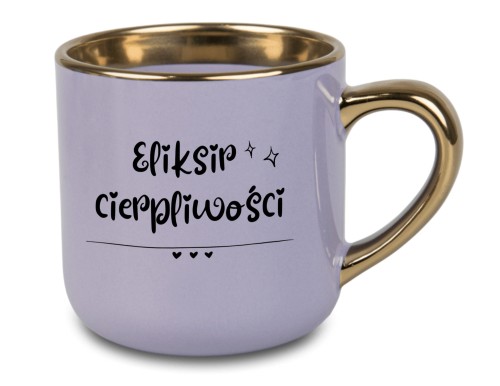 Personalizowany fioletowy kubek na prezent  'Eliksir Cierpliwości' z złotym uchem i rantem na AlexGrawer.pl