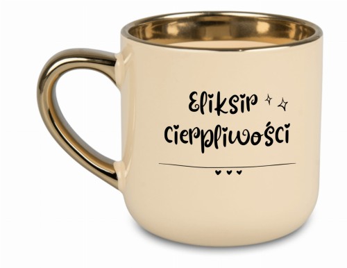 Personalizowany kremowy kubek na prezent  'Eliksir Cierpliwości' z złotym uchem i rantem na AlexGrawer.pl