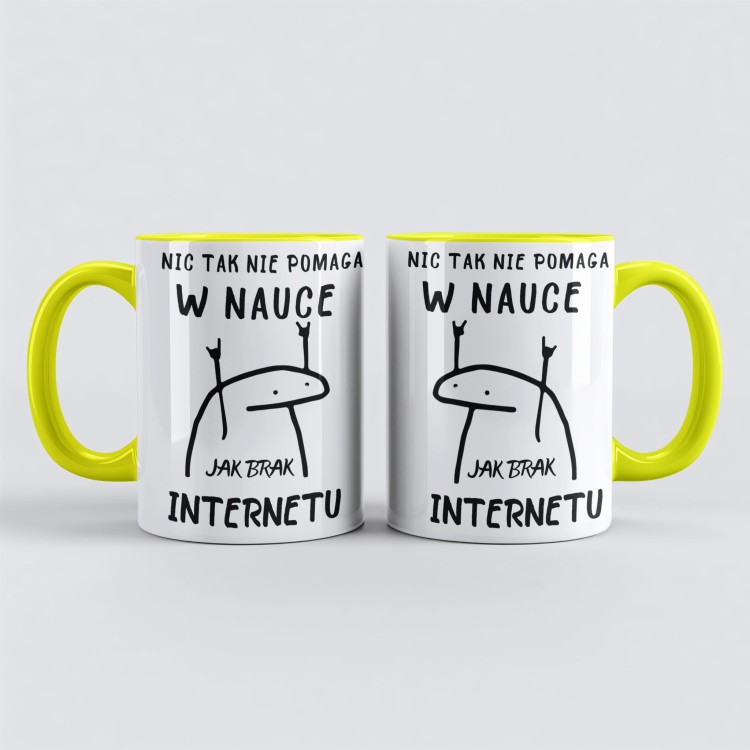 zółty kubek z napisem „Nic tak nie pomaga w nauce jak brak internetu”