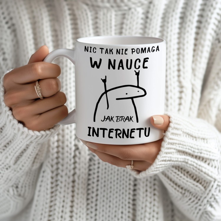 kubek z rysunkową postacią i zabawnym napisem