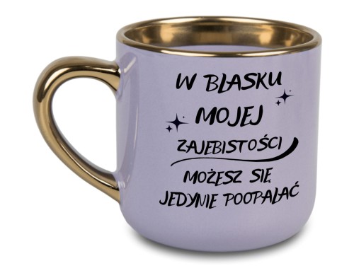 Personalizowany kubek 'W Blasku Mojej Zajebistości' fioletowy z złotym rantem - AlexGrawer.pl