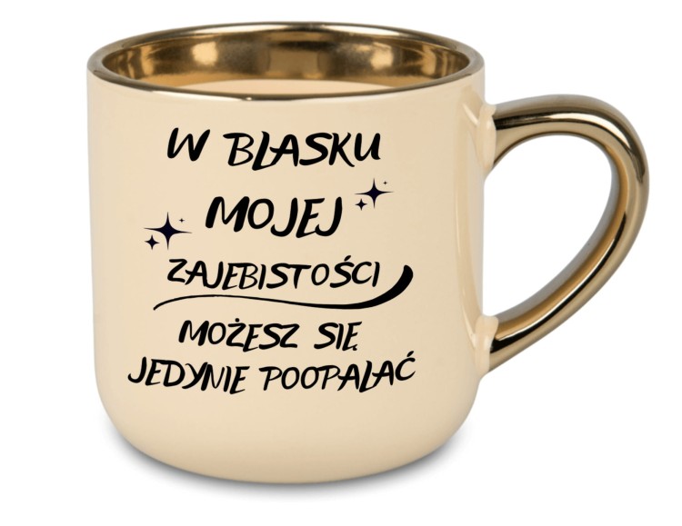 Personalizowany kubek kremowy ze złotym rantem i uchem napis 'W Blasku Mojej Zajebistości' - AlexGrawer.pl