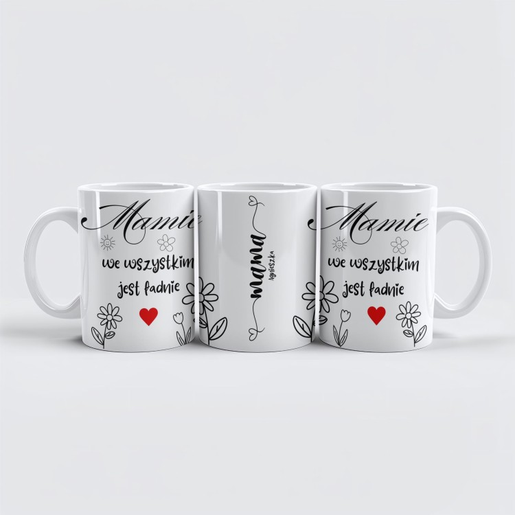 biały kubek ceramiczny z kwiatami i czerwonym sercem dla mamy