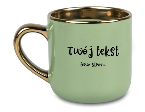 Kubek zielony ze złotym uchem z personalizowanym tekstem po lewej stronie – projekt klienta