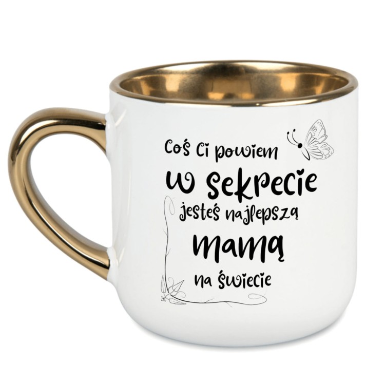 Biały kubek z napisem 'Jesteś najlepszą mamą na świecie' i złotym uchem – prezent dla mamy