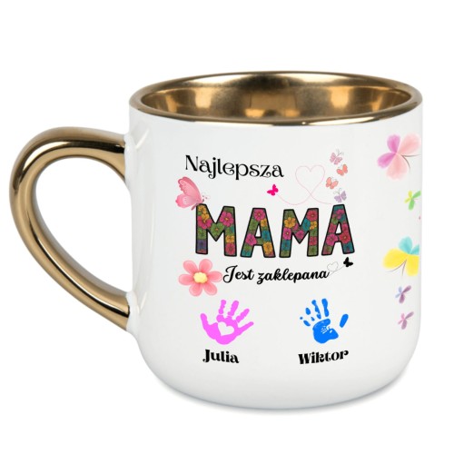 Personalizowany kubek na Dzień Mamy z dwoma odciskami dłoni dzieci i ich imionami