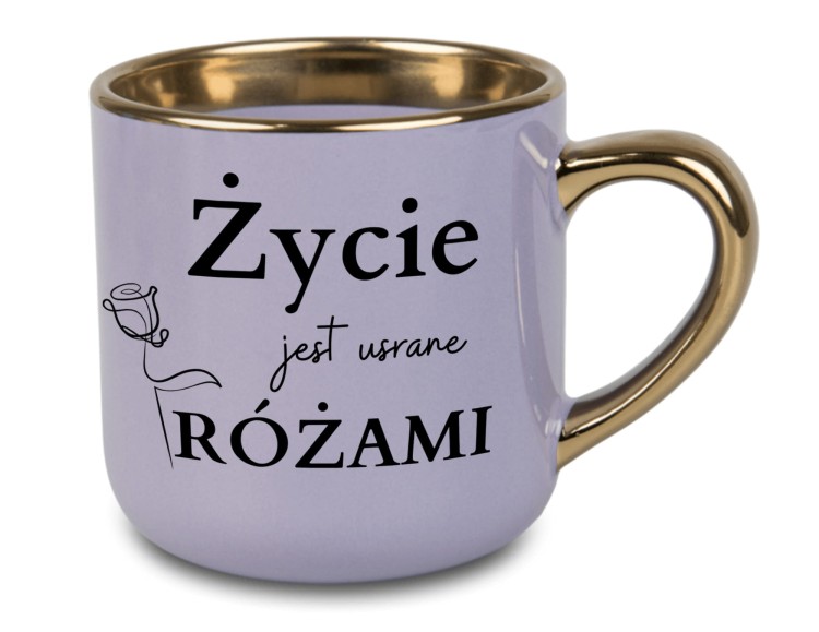Fioletowy kubek z napisem Życie jest usrane różami i imieniem – złote ucho, 400 ml