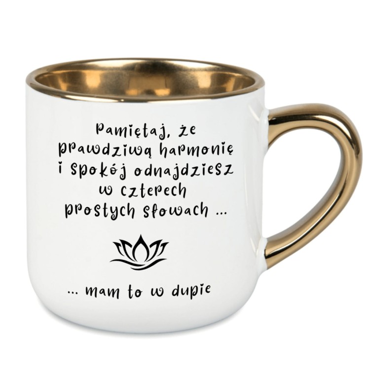 kubek ze złotym uchem i rantem z napisem prawdziwa harmonia i spokoj odnajdziesz w czterech prostych słowach