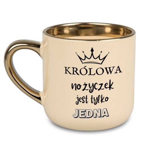 kremowy kubek dla fryzjerki z napisem królowa nożyczek