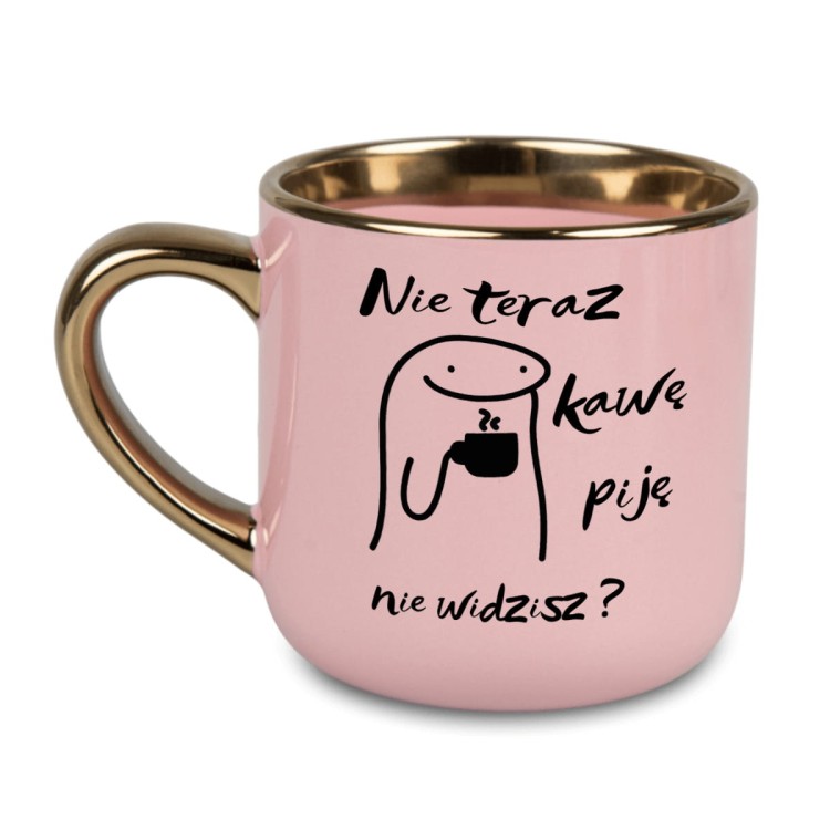 błyszczący różowy kubek ze złotym uchem z napisem nie teraz kawę piję