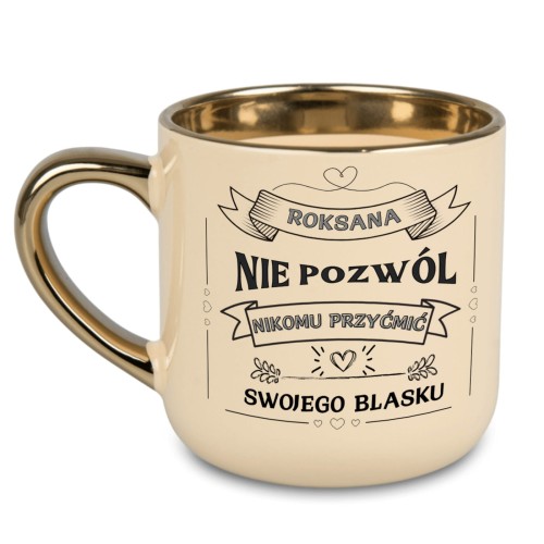 Kubek kremowy z motywacyjnym napisem i imieniem pośrodku – idealny prezent dla kobiety