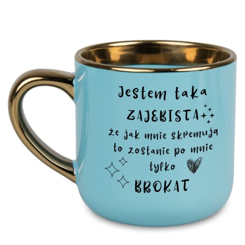 Niebieski kubek z napisem „Jestem taka zajebista że jak mnie skremują to zostanie po mnie tylko brokat”