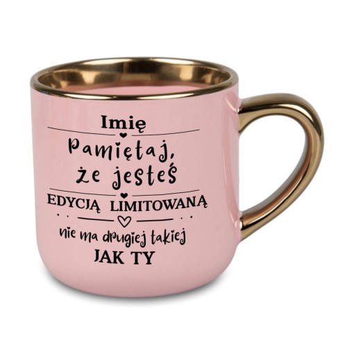Kubek różowy ze złotym uchem i rantem z napisem Pamiętaj, że jesteś edycją limitowaną