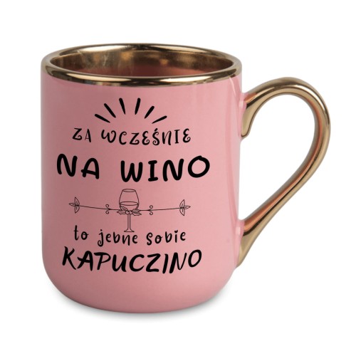 kubek różowy glamour ze złotym uchem i napisem za wcześnie na wino to jebnę sobie kapuczino
