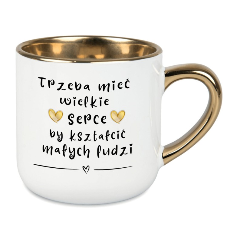 kubek z napisem trzeba mieć wielkie serce by kształcić małych ludzi