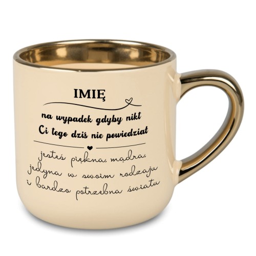kubek personalizowany z imieniem kremowy ze złotym rantem i uchem alexgrawer.pl