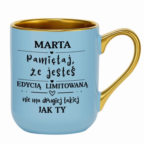 jasnoniebieski kubek ze złotym rantem i napisem „pamiętaj że jesteś edycją limitowaną”