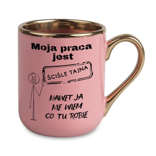 różowy kubek ze złotym rantem z napisem moja praca jest ściśle tajna