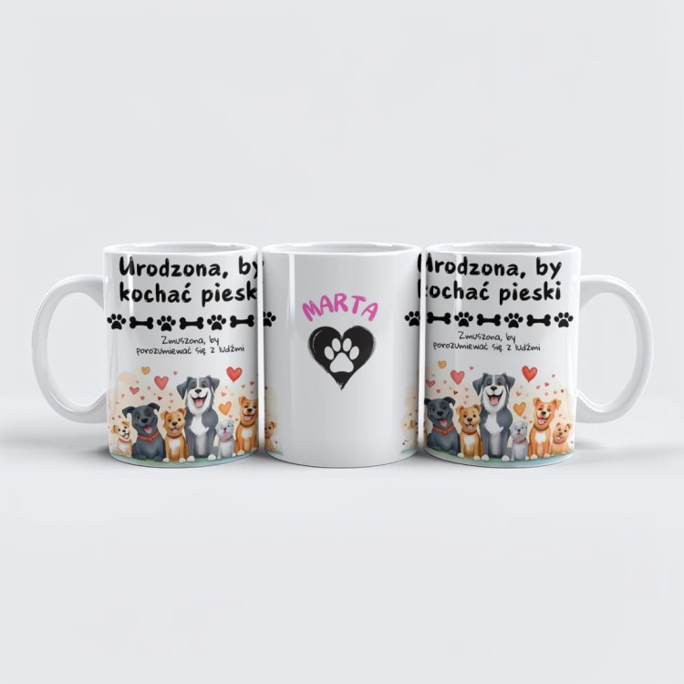 ceramiczny kubek z grafiką piesków i śladami łapek