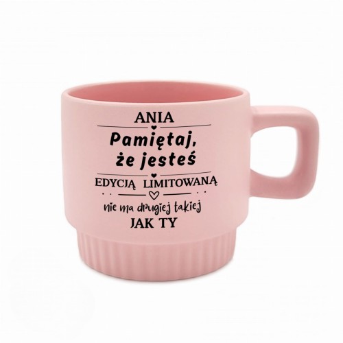 kubek różowy personalizowany z napisem pamiętaj że jesteś edycją limitowaną