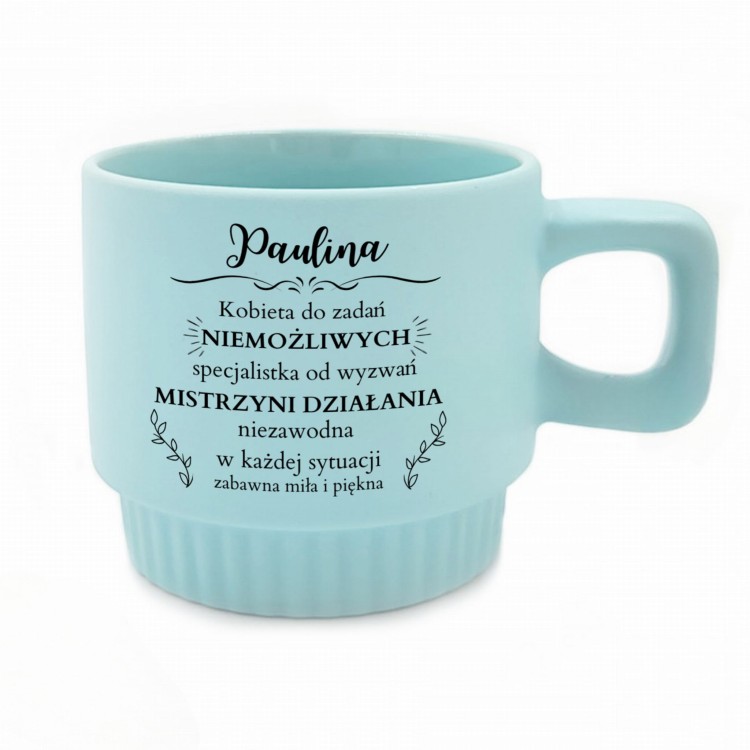 jasnoniebieski kubek matowy z imieniem kobieta do zadań niemożliwych