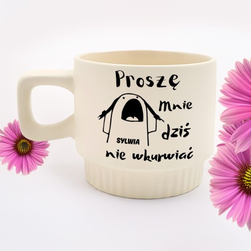 kremowy kubek matowy z napisem proszę mnie dziś nie wkurwiać