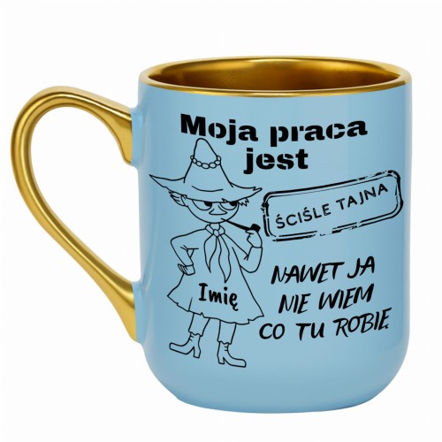 kubek z postacią włóczykija i zabawnym napisem