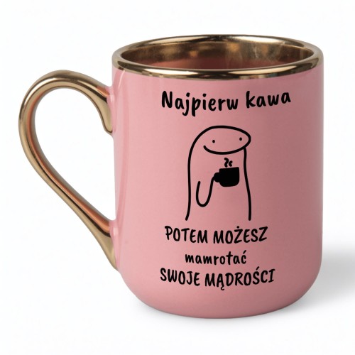 kubek różowy z napisem najpierw kawa potem możesz mamrotać swoje mądrości
