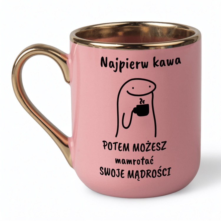 kubek różowy z napisem najpierw kawa potem możesz mamrotać swoje mądrości