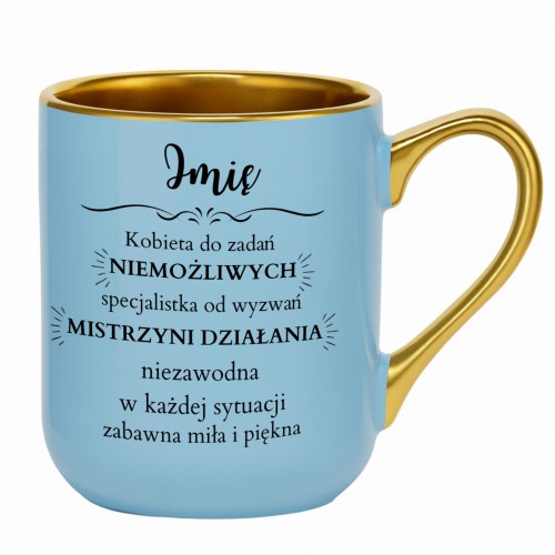Jasnoniebieski kubek personalizowany z imieniem i eleganckim motywującym napisem