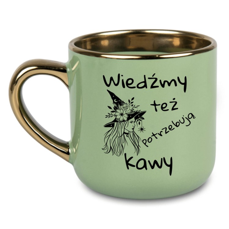 Kubek z imieniem Wiedźmy też potrzebują kawy zielony ze złotym uchem i rantem