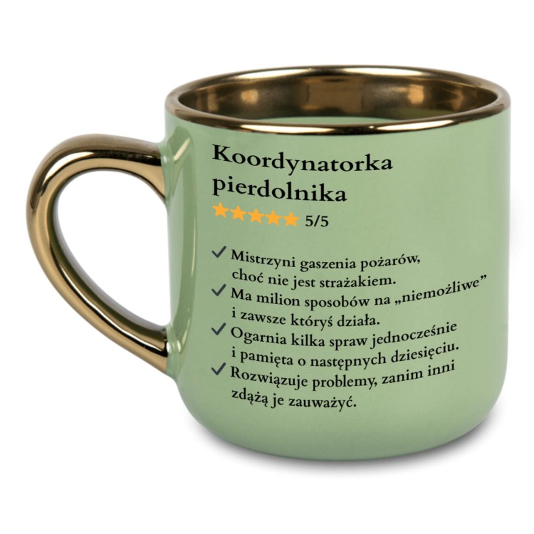 Zielony kubek 400 ml ze złotym uchem i rantem – nadruk Koordynatorka pierdolnika 5/5 po lewej stronie