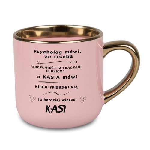 Różowy kubek 400 ml ze złotym uchem z napisem Psycholog mówi że trzeba zrozumieć i wybaczać ludziom a IMIĘ mówi niech spierd@lają