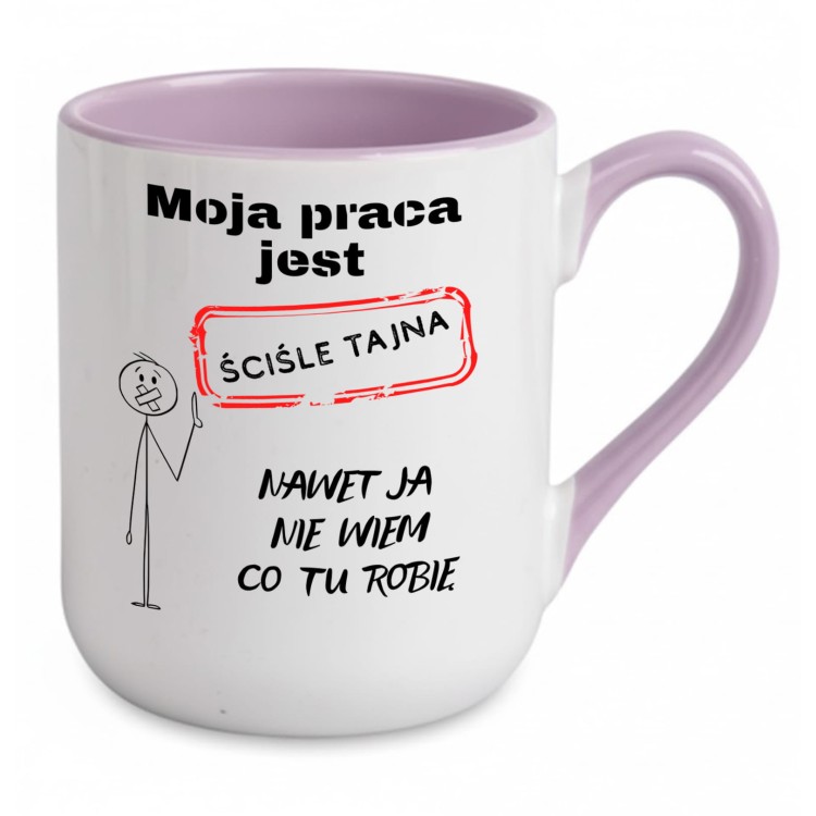 fioletowy kubek śmieszny z nadrukiem „Moja praca jest ściśle tajna – nawet ja nie wiem co tu robię” i personalizacją imienia
