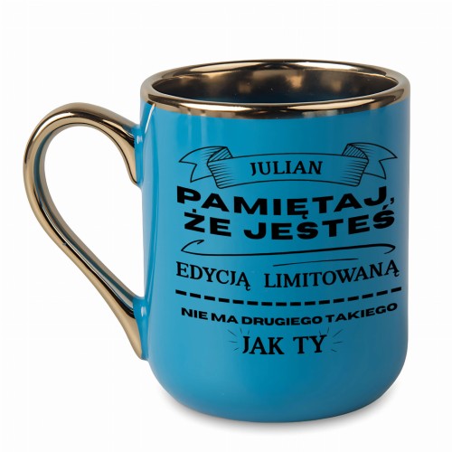 granatowy kubek z napisem pamiętaj że jesteś edycją limitowaną personalizacja imieniem