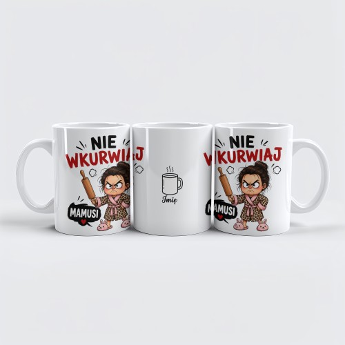 Biały kubek z zabawną grafiką zdenerwowanej mamy z wałkiem i napisem "Nie wkurwiaj mamusi" po bokach oraz miejscem na personalizację imienia na środku.