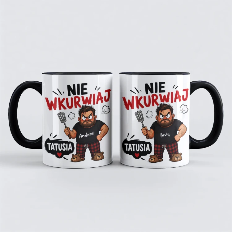 Biały kubek na prezent dla taty z czarnym uchem i wnętrzem. Śmieszny nadruk Nie Wkurwiaj Tatusia oraz grafika mężczyzny z łopatką i personalizowanym imieniem Andrzej na koszulce.