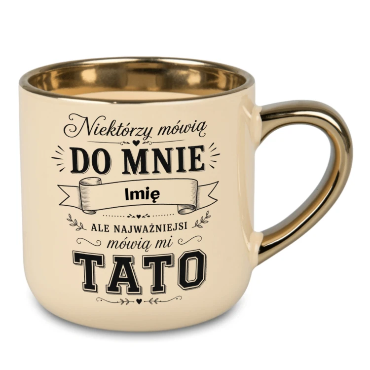 Kremowy kubek dla taty z imieniem Niektórzy mówią do mnie imię ale najważniejsi mówią mi TATO