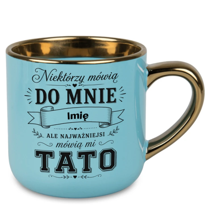 Niebieski kubek dla taty z imieniem Niektórzy mówią do mnie imię ale najważniejsi mówią mi TATO