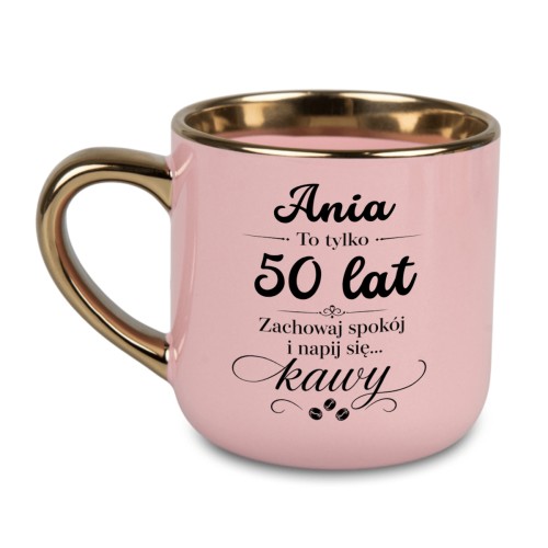 Personalizowany różowy kubek na urodziny z imieniem i wiekiem 400 ml ze złotym rantem