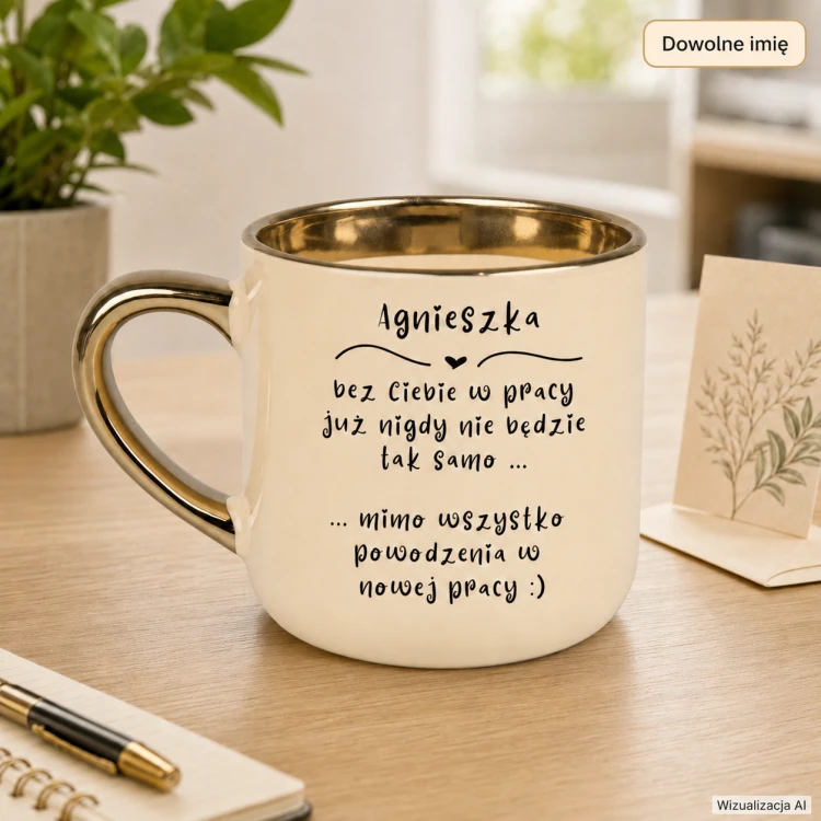 Personalizowany kubek na zakończenie pracy z dowolnym imieniem – kremowy Elegant 400 ml na biurku