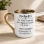 Biały kubek z kawą na biurku – prezent na odejście z pracy z imieniem, Elegant 330 ml