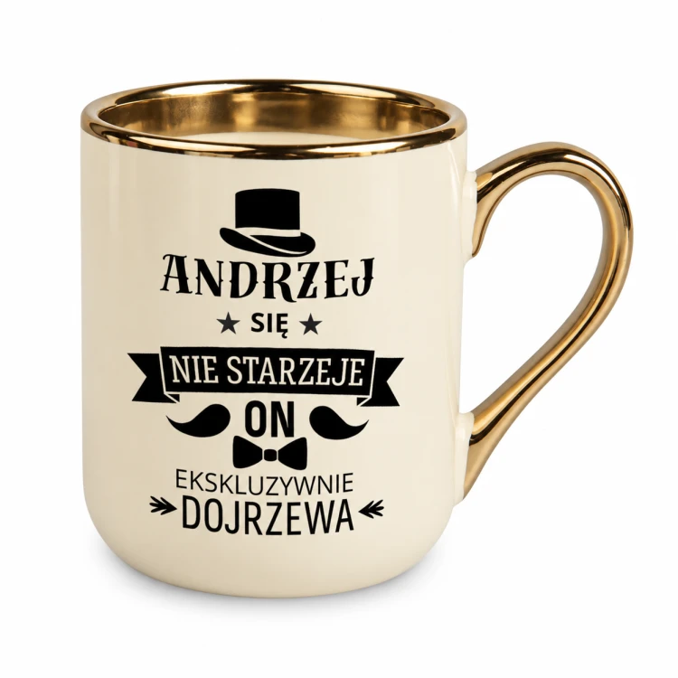 Kremowy kubek z imieniem „Ekskluzywnie dojrzewa” – Elegant 330 ml ze złotym rantem i wnętrzem