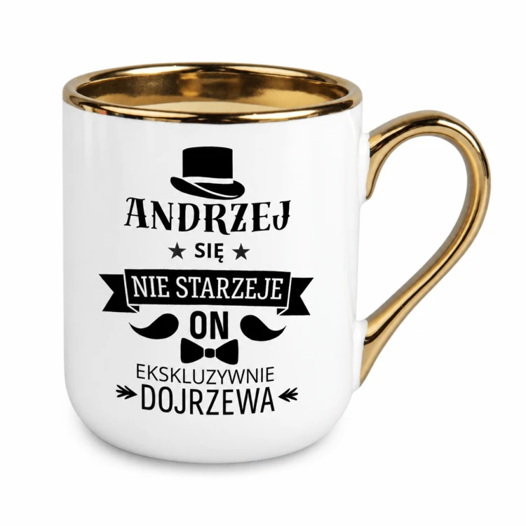 Biały kubek z imieniem „Ekskluzywnie dojrzewa” – Elegant 330 ml ze złotym rantem i wnętrzem