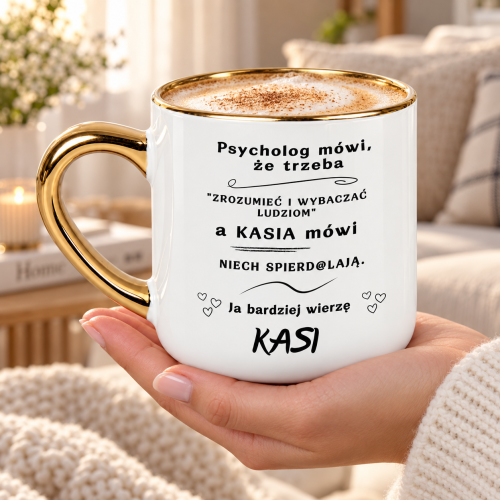 Biały kubek Elegant 400 ml „Psycholog mówi, że trzeba” z imieniem, złotym rantem i uchem w aranżacji