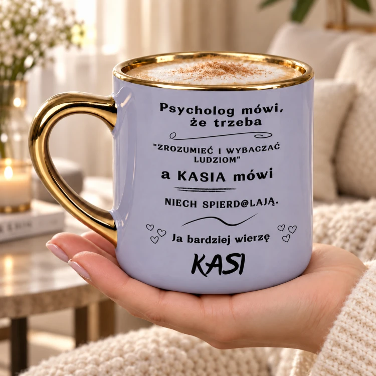 Fioletowy kubek Elegant 400 ml „Psycholog mówi, że trzeba” z imieniem, złotym rantem i uchem w aranżacji