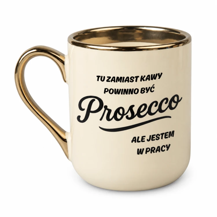 Kremowy kubek Elegant 330 ml z napisem „Tu zamiast kawy powinno być Prosecco, ale jestem w pracy” – ucho z lewej