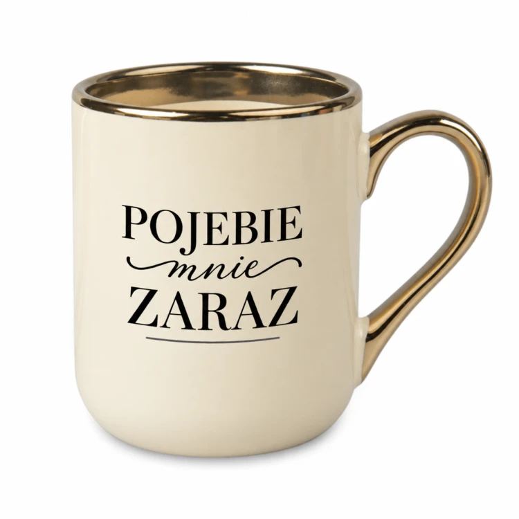 Kremowy kubek Elegant 330 ml ze złotym rantem, wzór z napisem „Pojebie mnie zaraz” – prawa strona