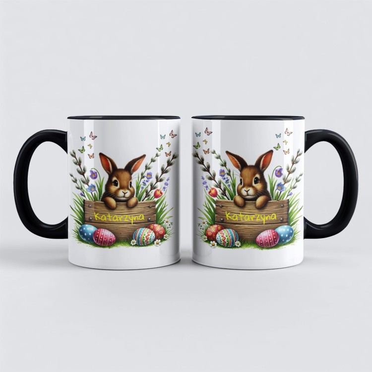 Kubek z zajączkiem i personalizowaną tabliczką z imieniem – świąteczny design