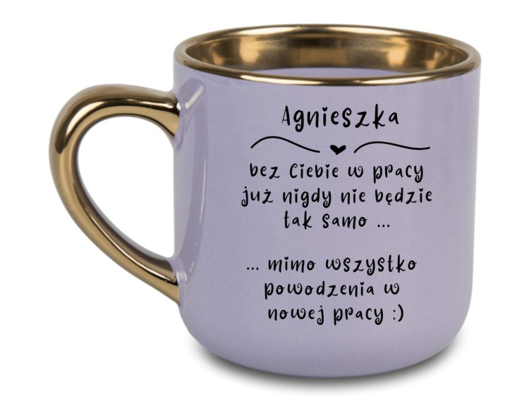 Fioletowy kubek 400 ml z napisem "Bez Ciebie w pracy już nigdy nie będzie tak samo"